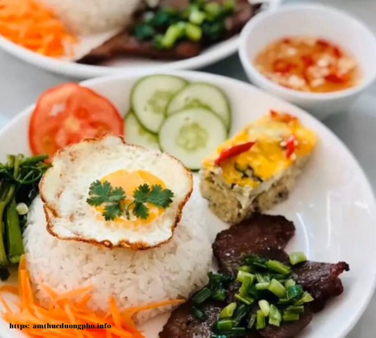 “Cơm tấm” món ăn phổ biến và rất được ưa chuộng tại Việt Nam, đặc biệt là tại Sài Gòn.