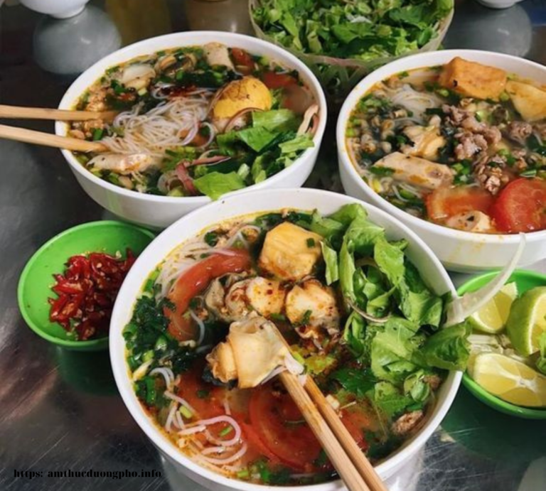 “Quán bún ốc Hương” một trong những quán ăn lề đường ngon tại Hà Nội